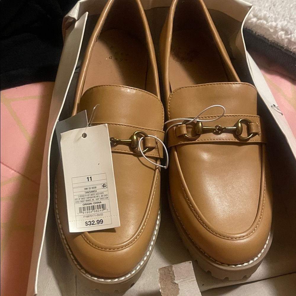 Elegant Tan Loafers with Gold Detail